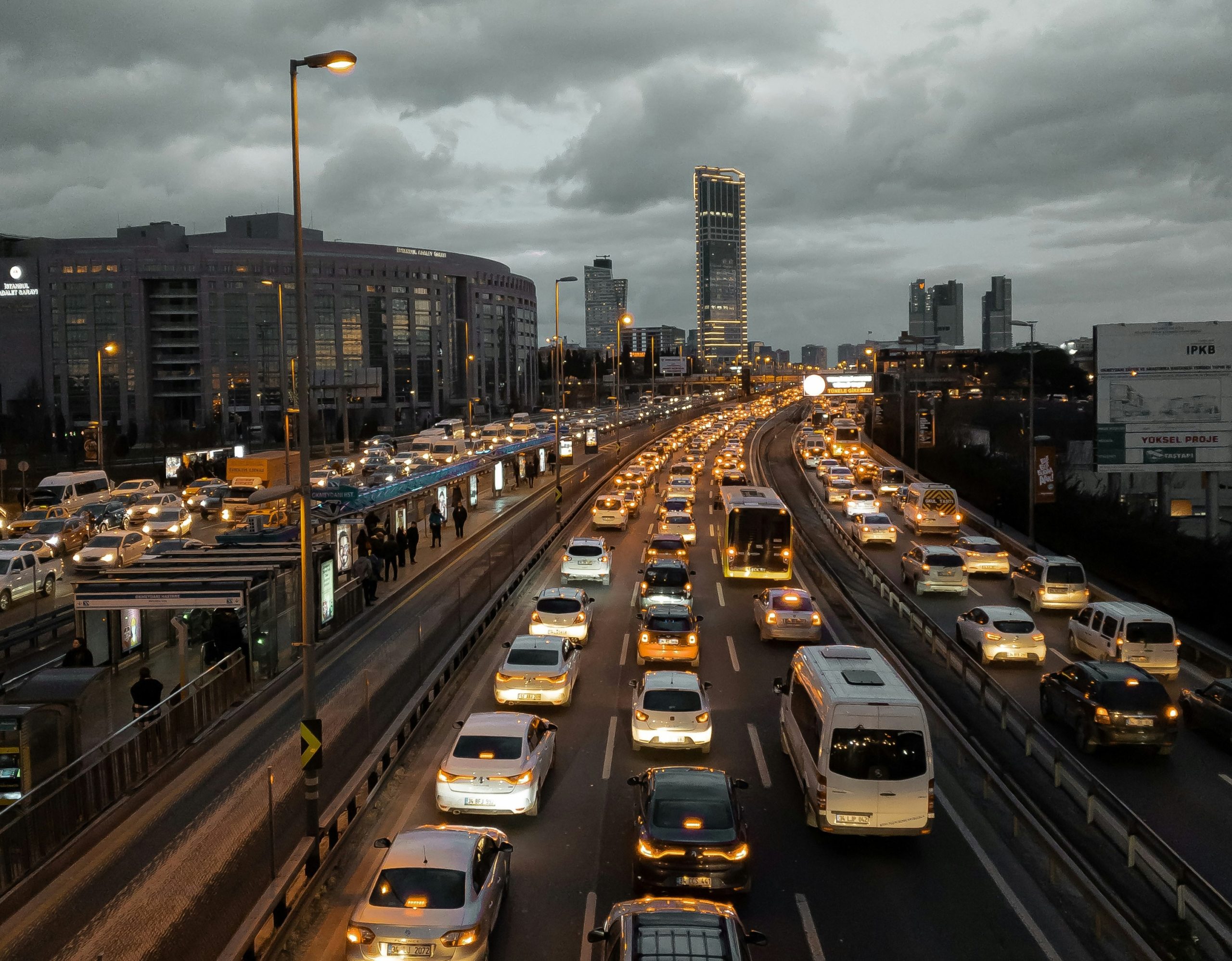 Trafik Sıkışıklığı ve Hava Kirliliği: Tıkanıklık Fiyatlandırması Çözüm Olabilir mi?